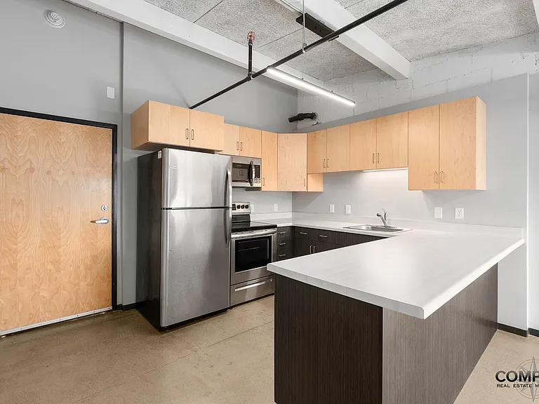 The Howard Apartments — Photo 29