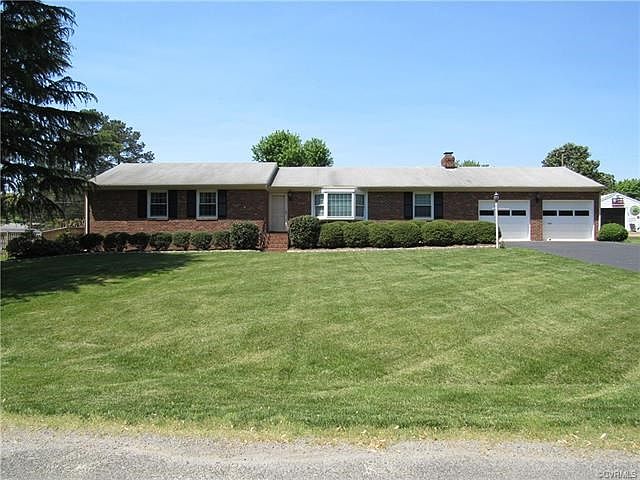 Crisp rancher situated on lavish cul-de-sac lot
