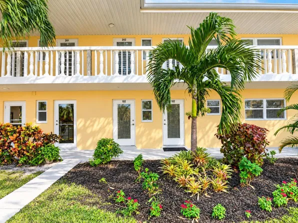 2131 NE 1ST Court #102, Boynton Beach, FL 33435