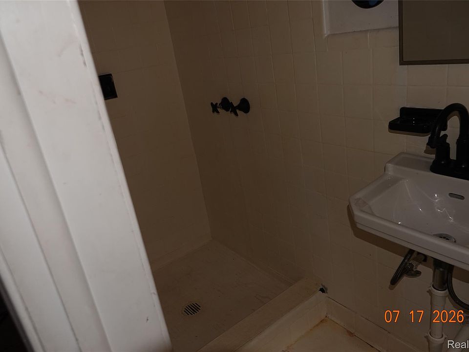 10435 Somerset Ave, photo 28