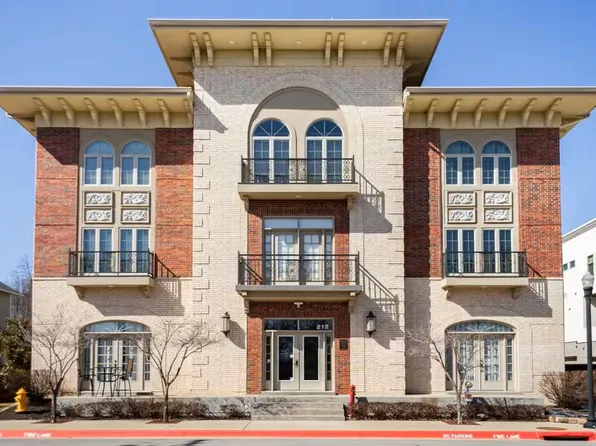 212 SE A St, Bentonville, AR