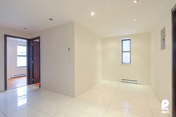 Rented by REZI | media 50