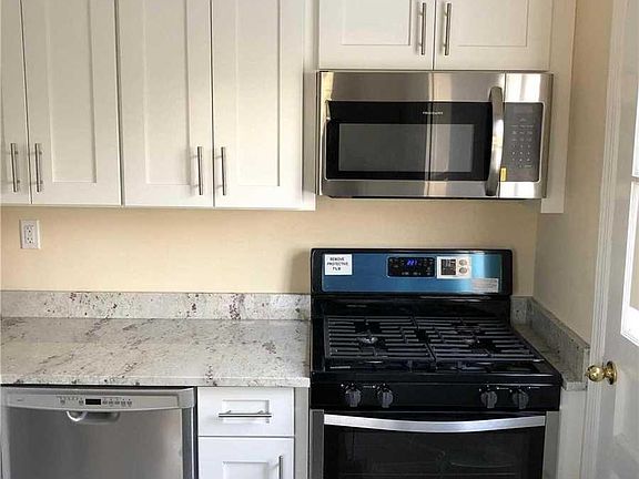 3rd image of 7 Deland St