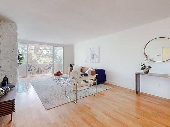 2nd image of 725 S Barrington Ave APT 201