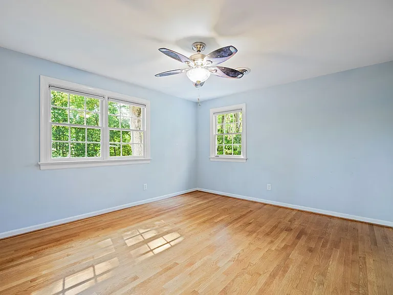 2401 Scarsborough Dr — Photo 30