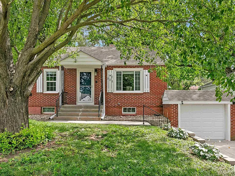 921 McLaughlin Cir — Photo 1