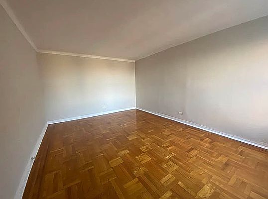 2nd image of 4035 Hampton St #6A