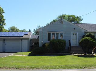 988 Feather Bed Ln, Edison, NJ 08820