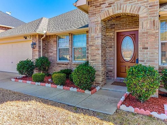 2nd image of 322 Mesa Verde Way