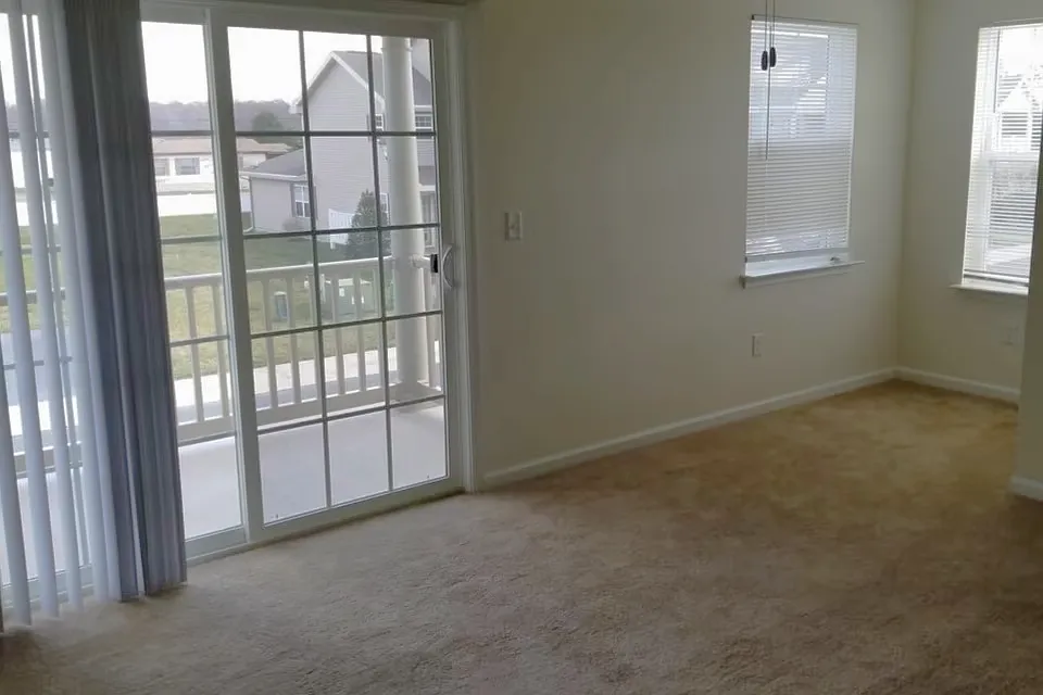 3 bed, 2.5 bath, 1600 sqft, $1,795 — Photo 4