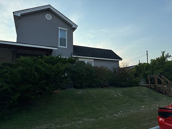4th image of 223 E 8th St