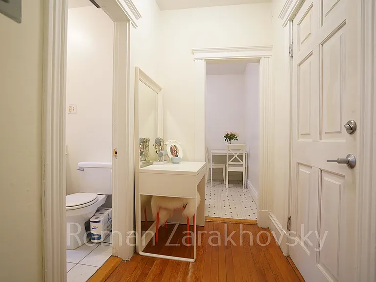 6 Camelot Ct #18 — Photo 4