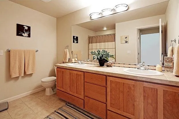 Spacious double sink countertops