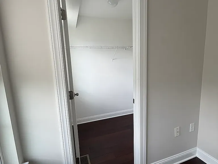 405 Monroe Ave — Photo 18