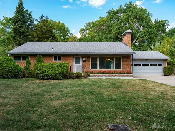 4212 Whites Dr, Bellbrook, OH 45305