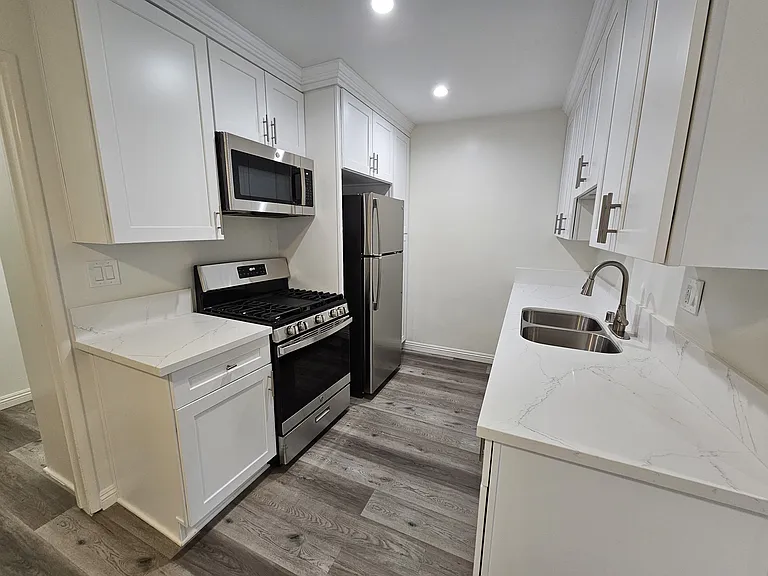 916 N Sierra Bonita Ave — Photo 5