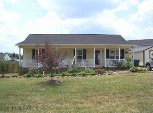 8 Big Buck Ct, Thomasville, NC 27360