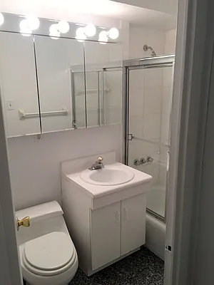 Rented by Carlyle Property Management | media 7