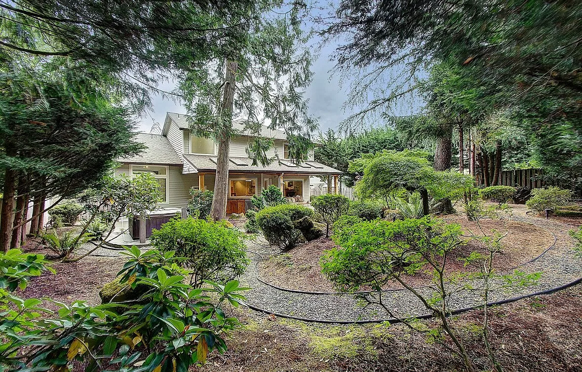 4 bed, 2338 sqft, $3,200 — Photo 4