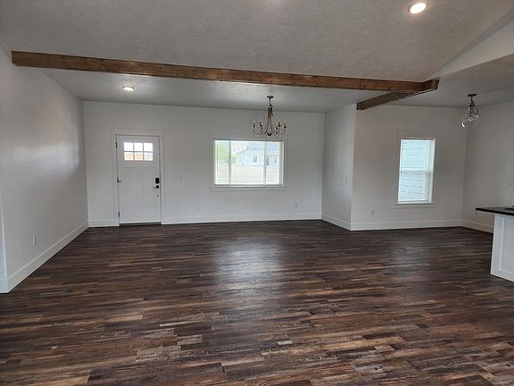 Living/dining area