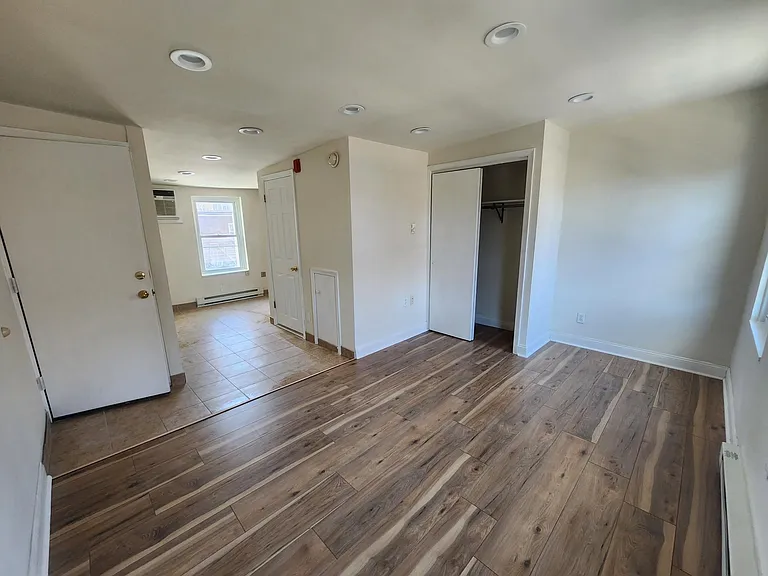 242 S 22nd St #1 — Photo 6
