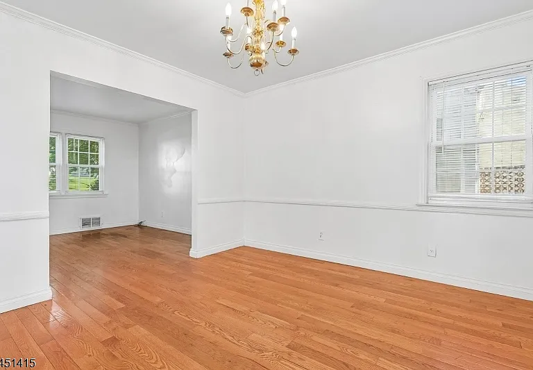 32 Locust Ave — Photo 7