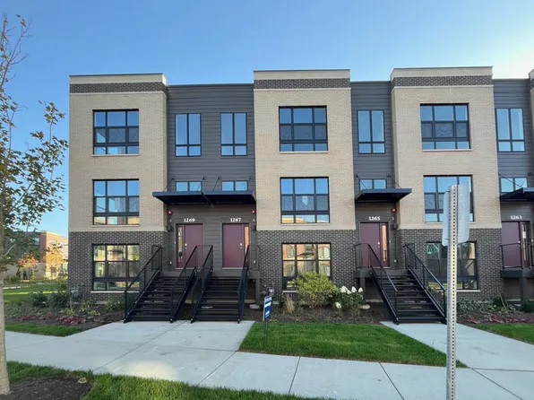 1269 Lakepointe Dr, Schaumburg, IL 60173