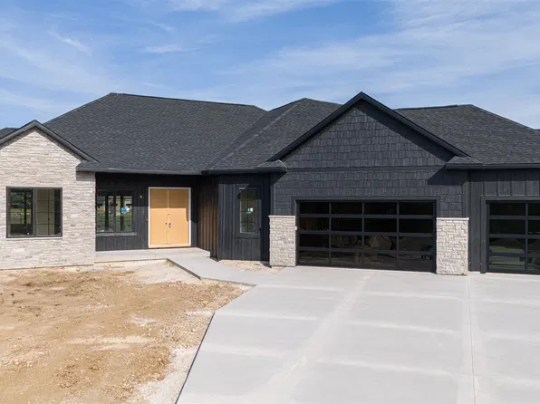 2866 Oakridge, Janesville, WI 53545