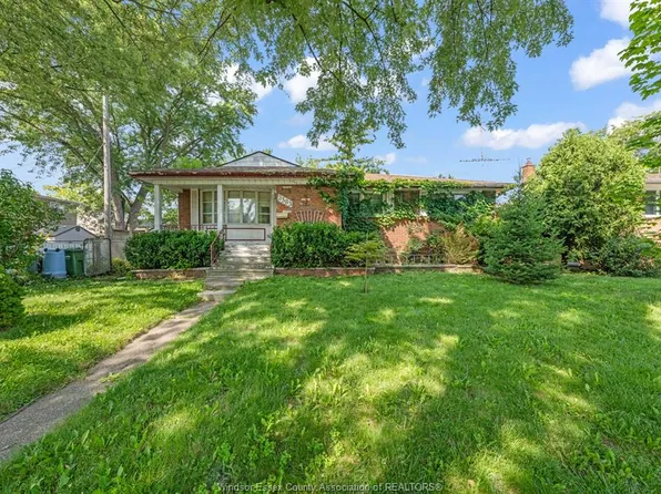 2383 Woodlawn Ave, Windsor, ON N8W 2H6