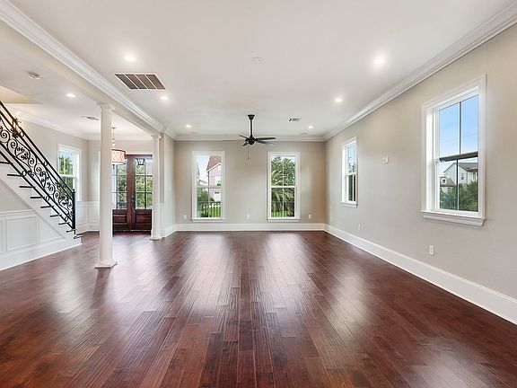 3rd image of 6537 Wuerpel St
