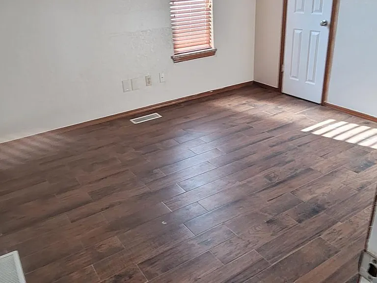 1004 Oakwood Dr — Photo 8