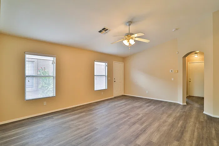 3 bed, 2.0 bath, 1300 sqft, $1,950 — Photo 3