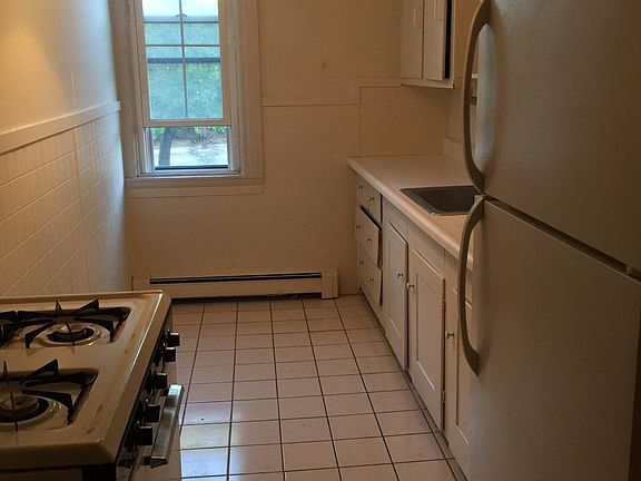 4th image of 112 Keene St APT 1