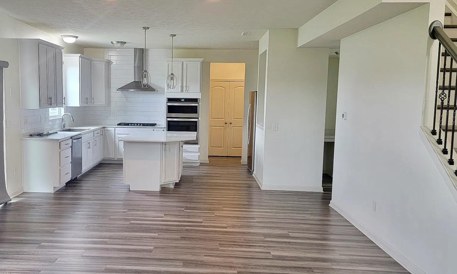 4 bed, 2.5 bath, 2638 sqft, $2,700 — Photo 3