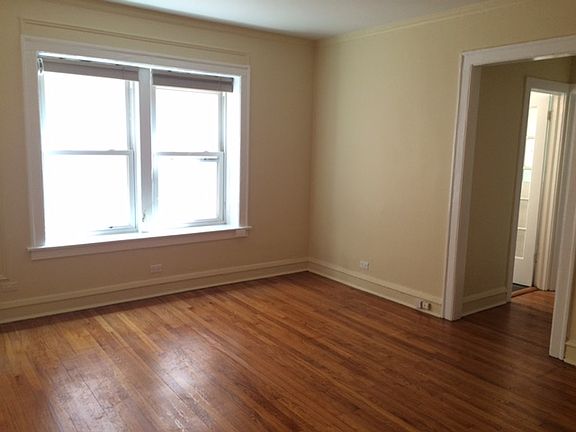 3rd image of 2324 N Lincoln Park W APT 1C