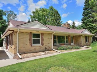 6165 N Milwaukee River Pkwy, Glendale, WI 53209