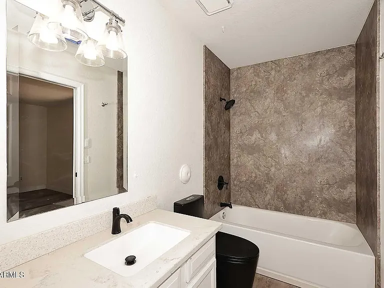 15801 N 29th St #20 — Photo 6