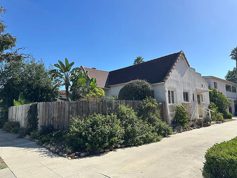 213-223 Los Aguajes Ave — Photo 2