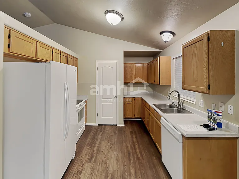 6254 W Sarah Cir — Photo 3