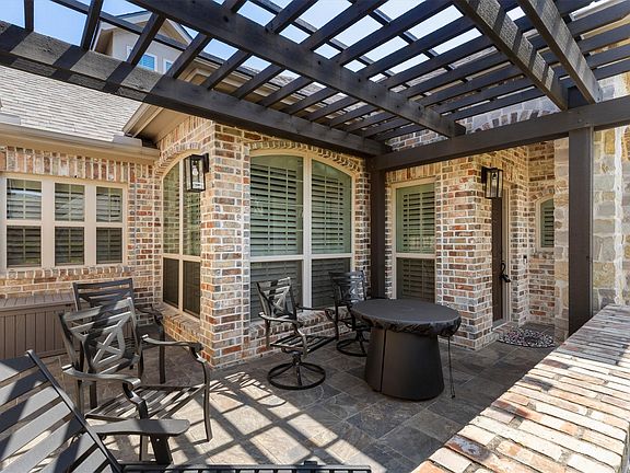 3rd image of 5695 Hummingbird Ln