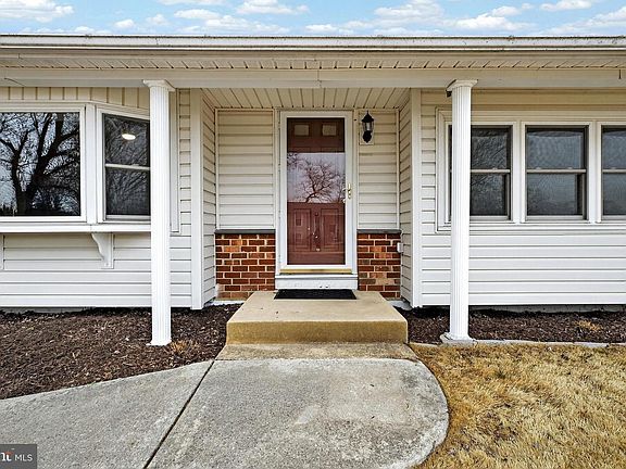 4th image of 1202 Pinefield Rd