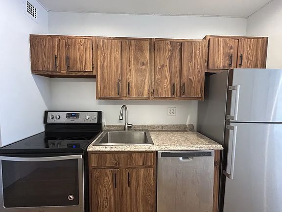 3rd image of 207 E 37th St APT 6C