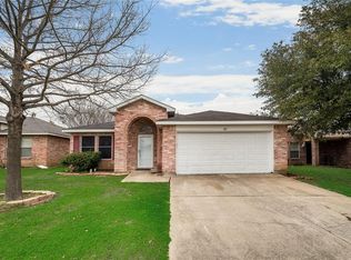 807 Engleside Dr, Arlington, TX 76018