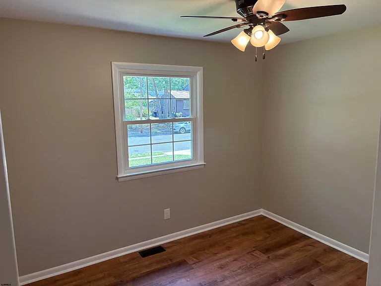1111 Shelburne Ave — Photo 8
