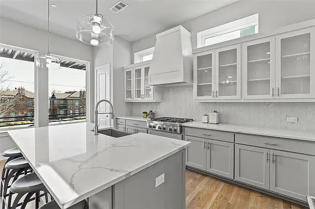 1106 Manderly Ct — Photo 4