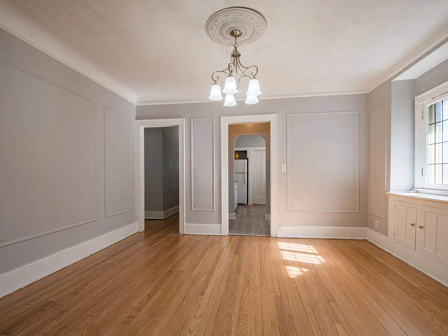 Cozy 3 Bed Townhouse in Detroit | 5010 Burns | Available 9/2 | $1450/mo — Photo 4