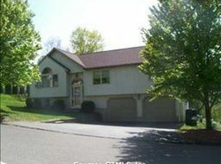 8 Hallihan Ln, Ansonia, CT 06401