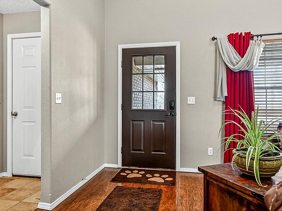 4th image of 127 Woods Edge Road