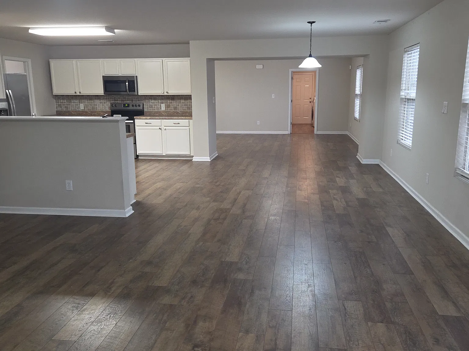 4 bed, 2710 sqft, $2,300 — Photo 3