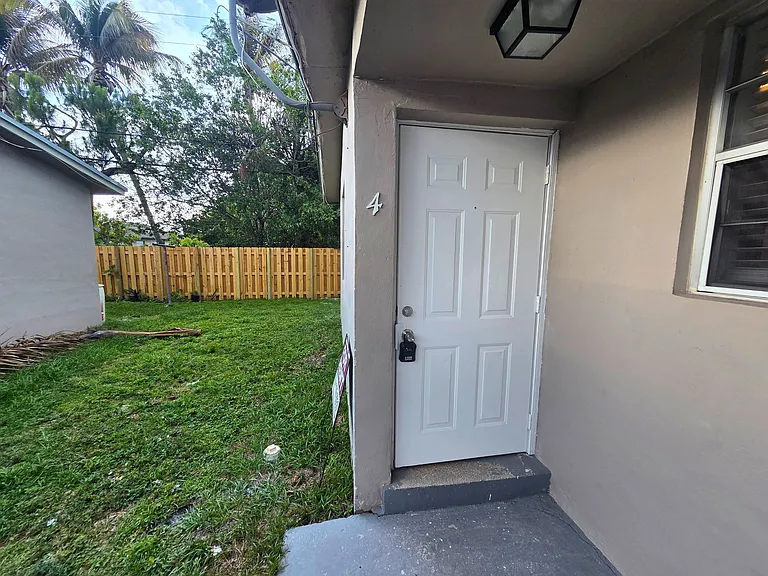 440 NW 40th Ct #4 — Photo 10